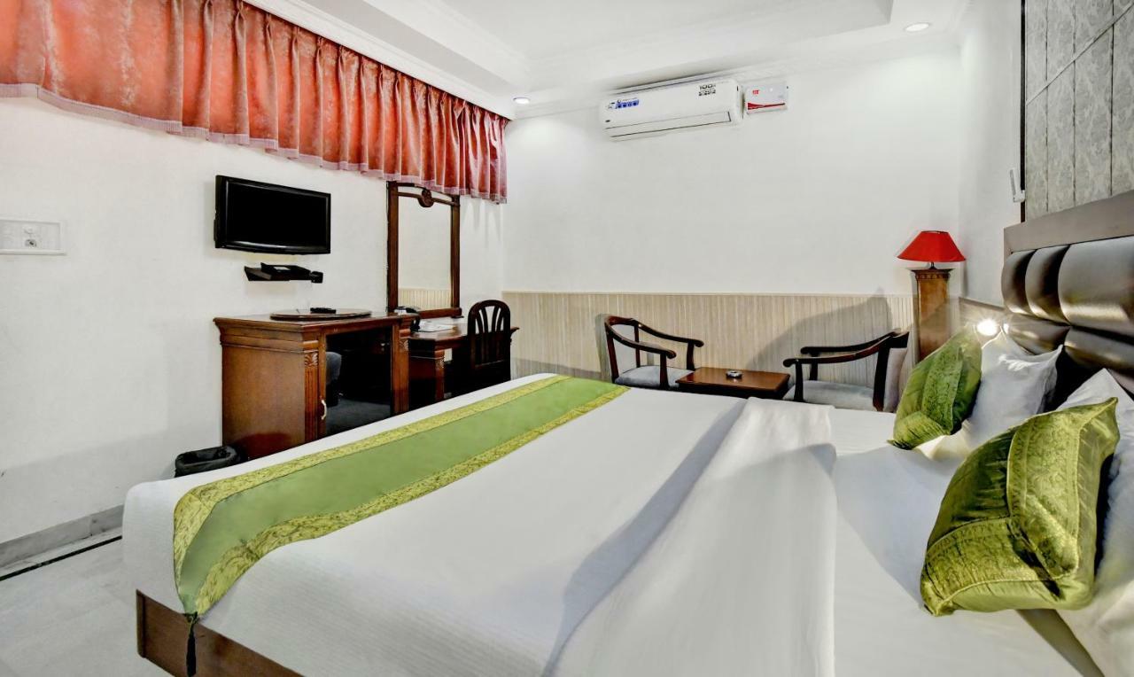 Treebo Trend Corporate Inn Chandigarh Exterior photo